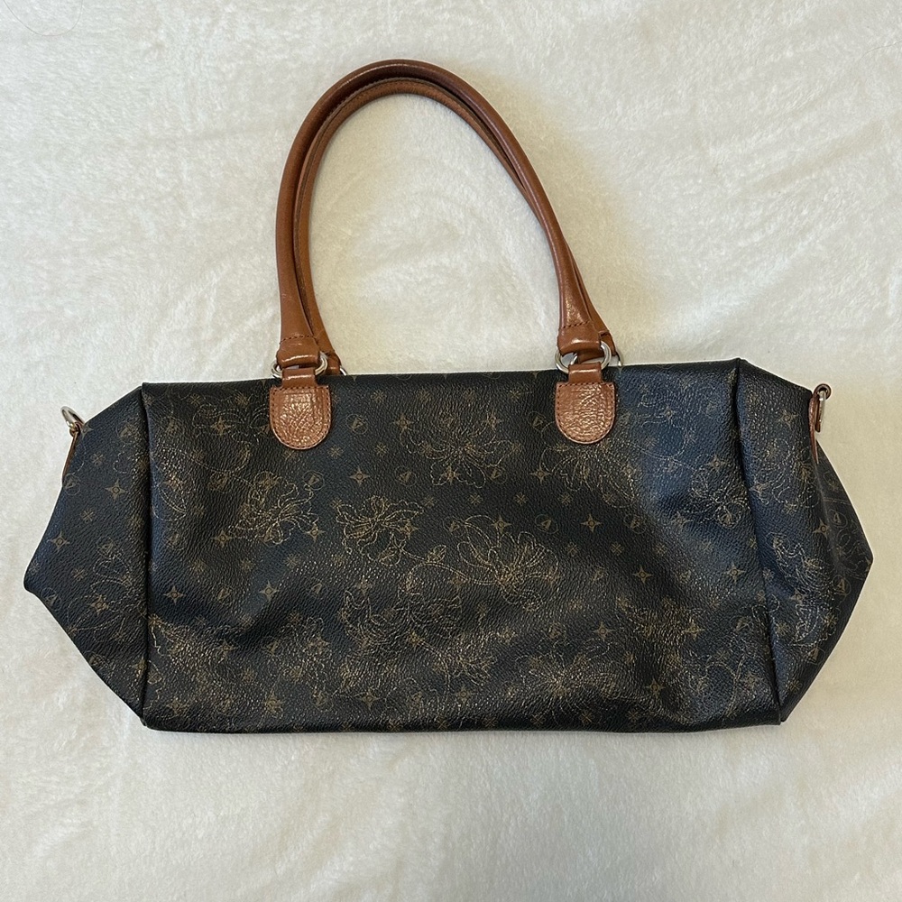 Chic Black and Tan Women's Shoulder Bag